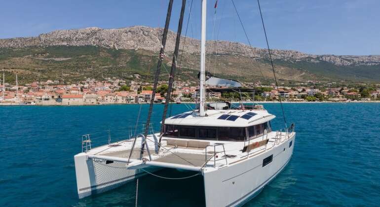 Split 13 meter Catamaran