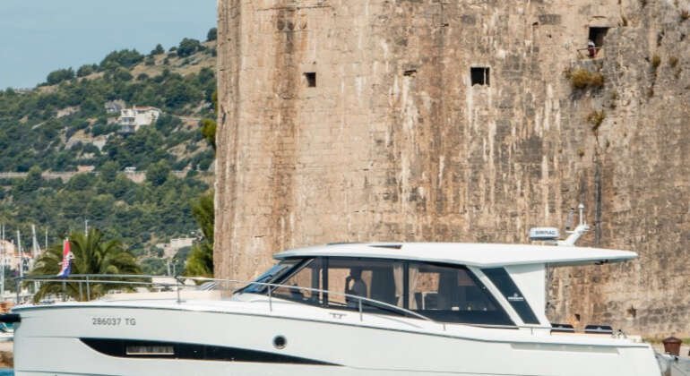 Greenline 39 Motor Yacht
