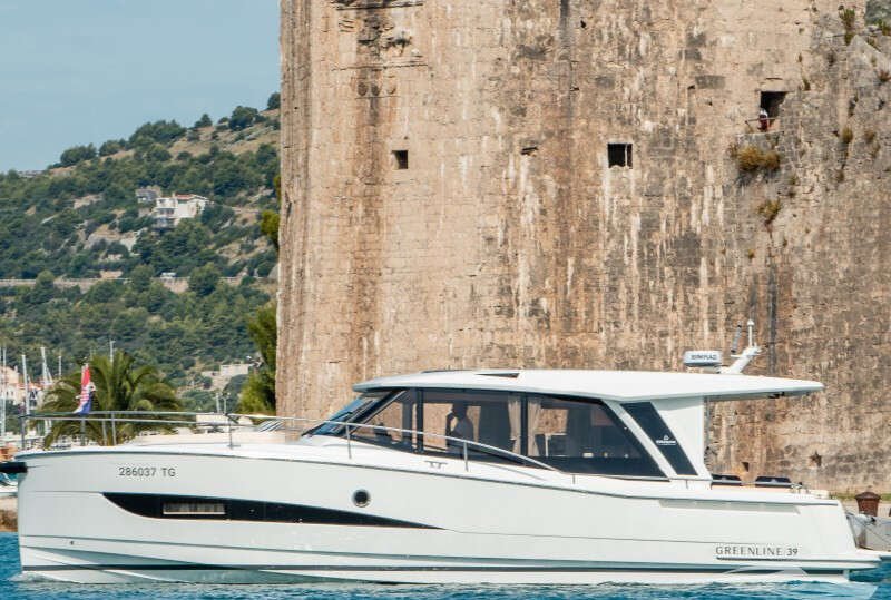 Greenline 39 – Boat rentals in Split Croatia