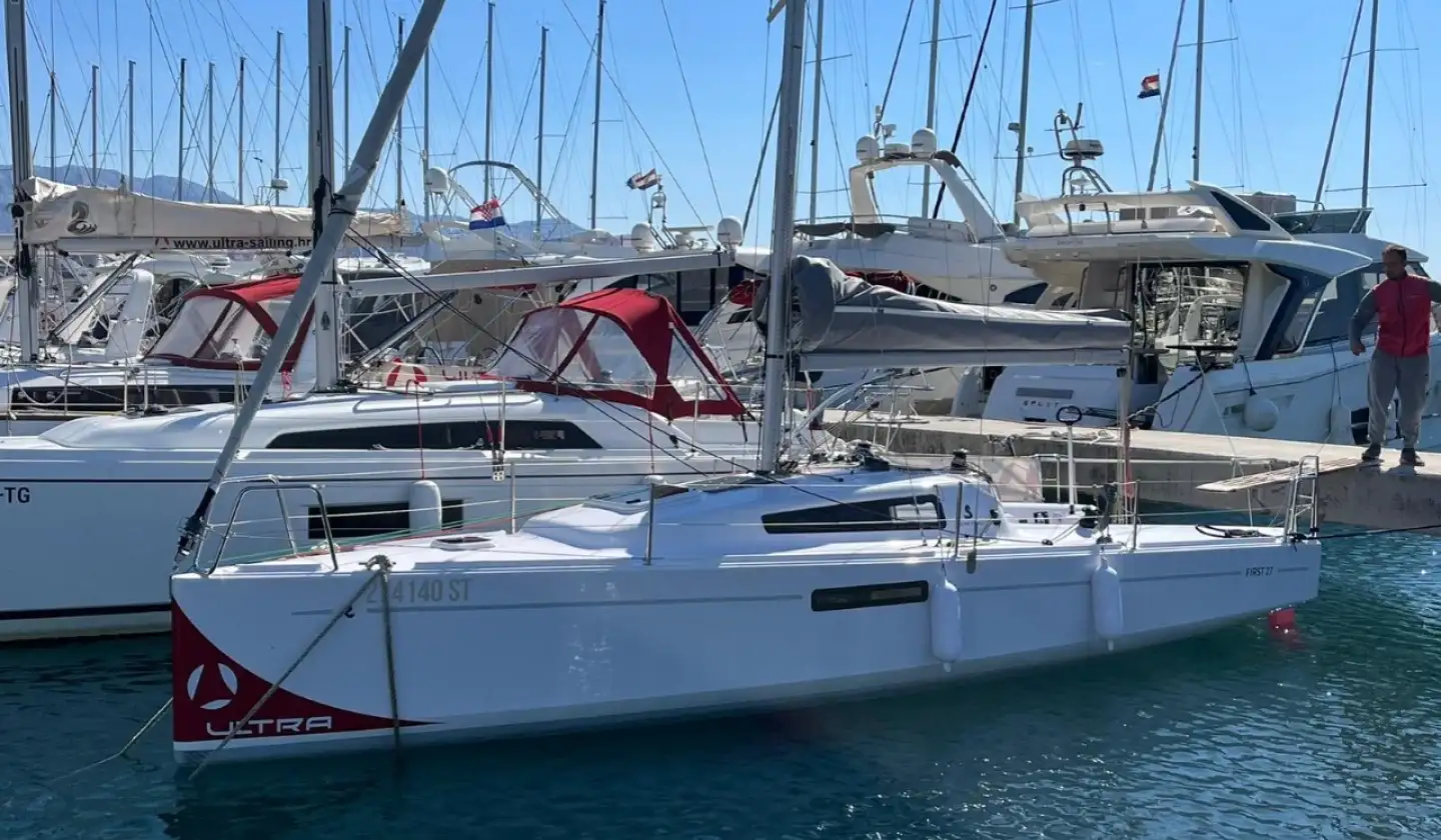 Bénéteau First 27 Šuferina – Split Sailboat Rental