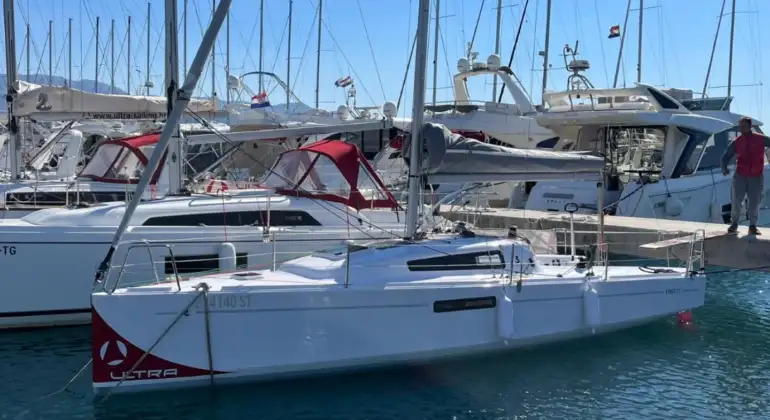 Bénéteau First 27 Šuferina – Split Sailboat Rental