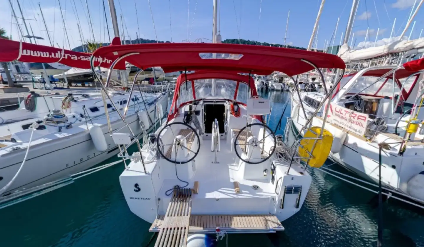 Rent Bénéteau Oceanis 30.1 “Mobula Zero” in Split | Affordable Sailboat Charter Croatia