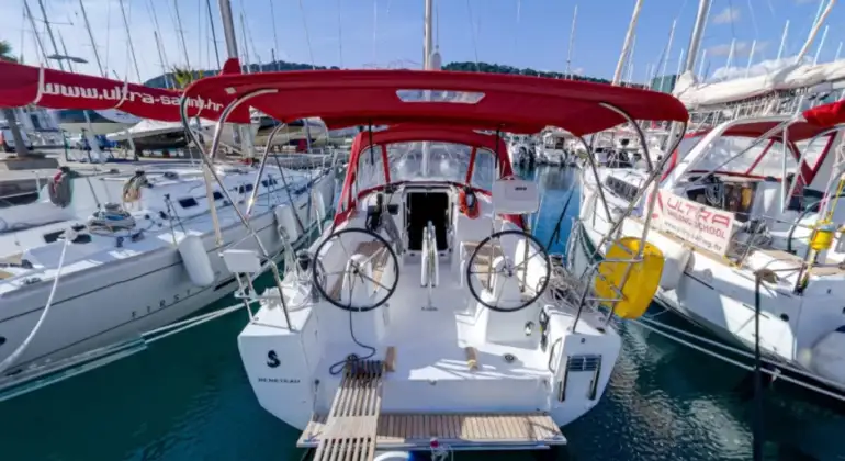 Rent Bénéteau Oceanis 30.1 “Mobula Zero” in Split | Affordable Sailboat Charter Croatia