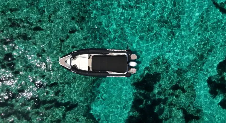 Rent Zenit Hunter 800 in Split – Private RIB Charter with Skipper