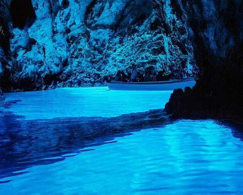 Hvar → Vis (via the Blue Cave or Komiža)