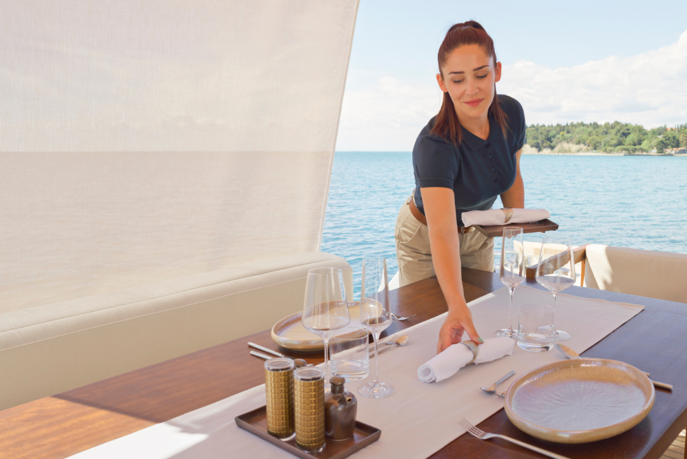 What’s the Difference Between a Bareboat Charter and a Crewed Charter?