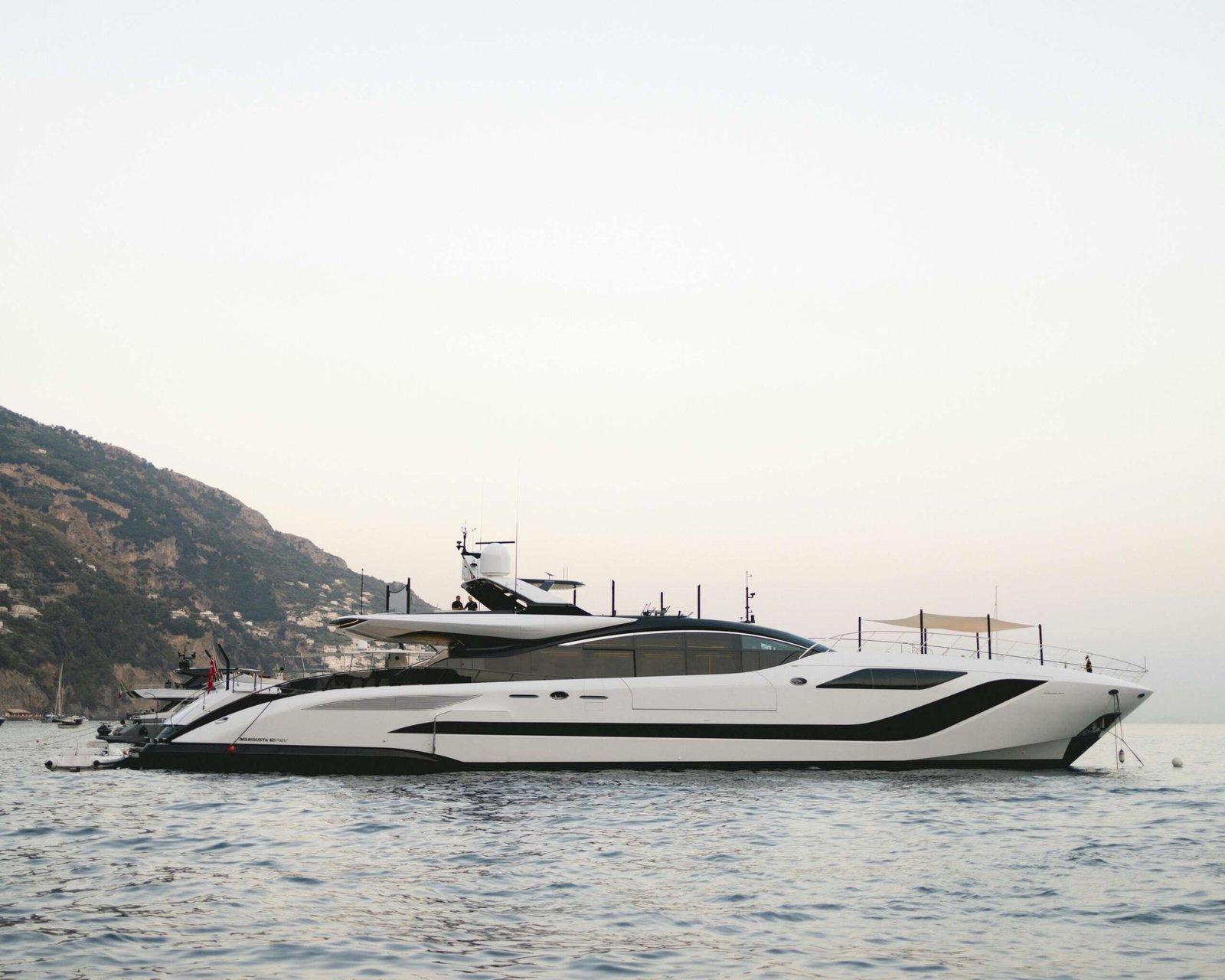 Mega Yachts vs Superyachts: What’s the Difference?