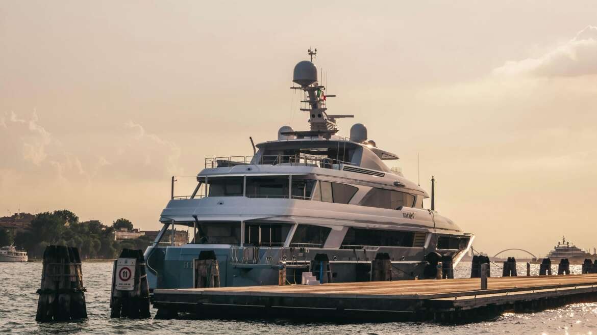 Split Black Friday Yacht Deals: Sail the Coast in Style